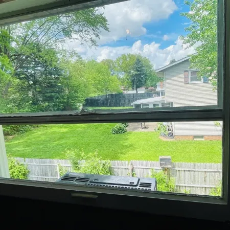 Spacious 3BR Home w/ 8 Beds, Big Yard & Parking – Near Canton & Hall of Fame