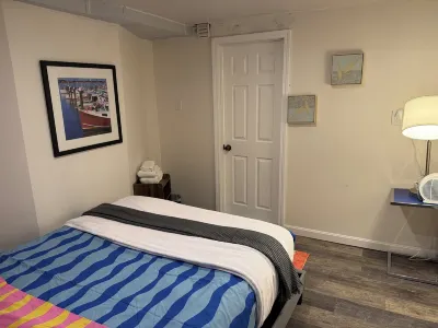 Cozy 2-bedroom studio with WiFi, AC in pleasant Haverhill 웨스트게이트 마켓 플레이스 주변 호텔