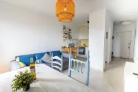 Beautiful apartment with spectacular views, pool and close to the beach!