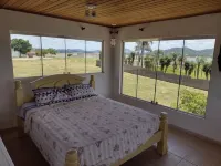 Linda Casa na Represa Hotels in Piracaia