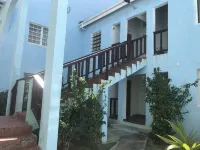 BUSINESS AND FAMILY ACCOMMODATION NEAR BEACHES, CASINO AND AMENITIES فنادق في Cole Bay