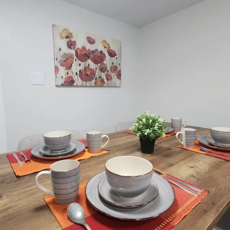 Cozy Hideaway in Peaceful Niagara Region Отели в г. Торолд