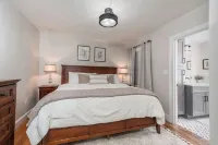 Beautiful Colonial Charmer Hotels in Salem