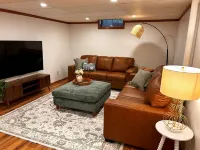 Papas Pool House: Secluded Pool and Hot Tub Retreat