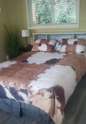 Cozy 600 ft guest house with amazing view up the hill in Hacienda Heights  area. Hotels near Los Robles Park