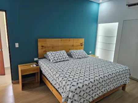 New Modern 3-bdrm/3-bth house with all amenities - 5 minutes to the beach!!!