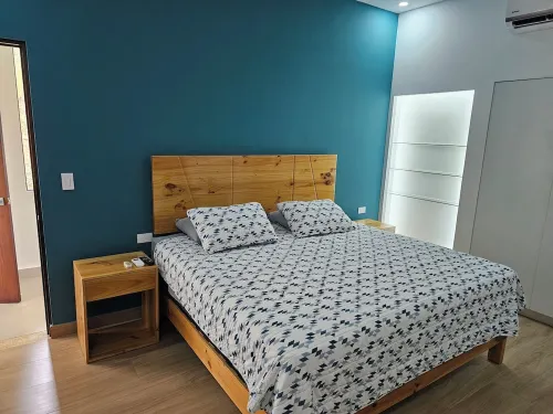 New Modern 3-bdrm/3-bth house with all amenities - 5 minutes to the beach!!!