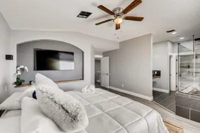 6 Beds, 2.5 Bath - Private Pool/Spa - Steam Room 피르스트 크릭 트레일헤드 주변 호텔