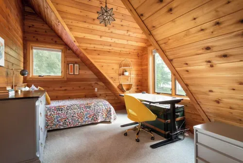 Beautiful Log Cabin on the Bay!