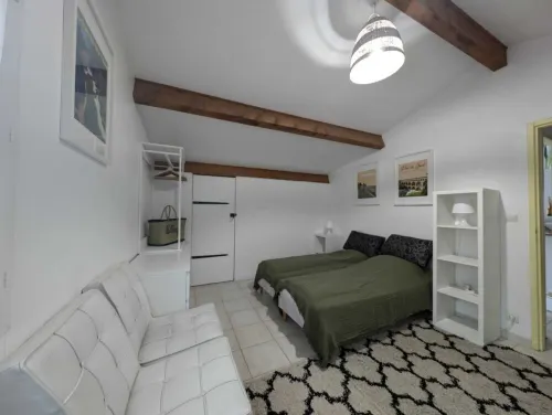 Villa T5 Swimming pool with view of Lac du Salagou Hotels in Liausson