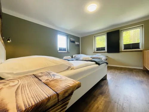 Gemütliches Ferienhaus für Große Gruppen Direkt am Wald und in der Nähe vom Bach