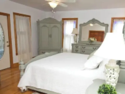 Victorian Beachside Apartment Hotels in Beach Haven