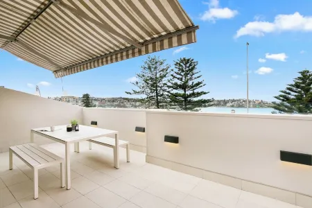 Beachfront Penthouse Bondi Beach Отели рядом с достопримечательностью «Bondi Advertising»