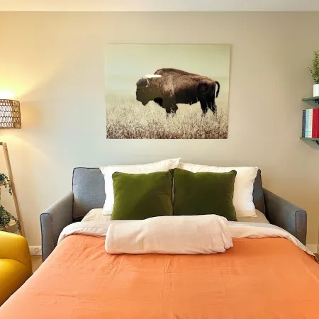 Cozy Boho Suite - Downtown Golden (Newly Renovated)