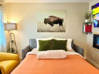 Cozy Boho Suite - Downtown Golden (Newly Renovated)
