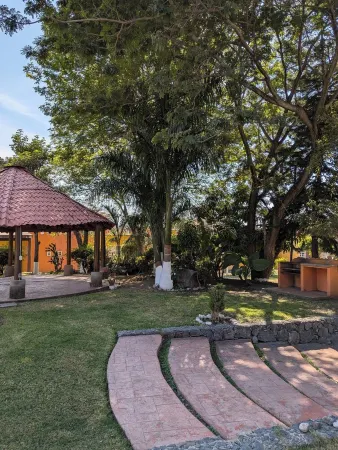 Villa Tropical Отели в г. Тетекалита