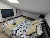 Villa with private pool & rooftop, games room Hotel di Torreira