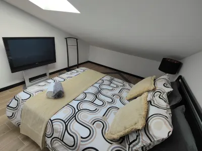 Villa with private pool & rooftop, games room Hotel in zona Camping Torreira Park