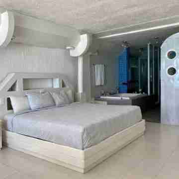 Three Bedroom Beachfront Villa Rooms