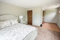 Sherwood Forest Park- 6BD/3BA on Private Ohio Land