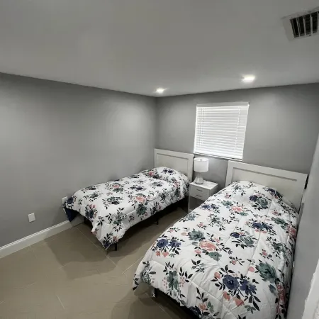 Cozy,comfy and clean 2 bedroom/one bath apartment