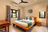 Aran Apartments - Enfys: Modern, spacious apartment at Au Cap. Hotels in Au Cap