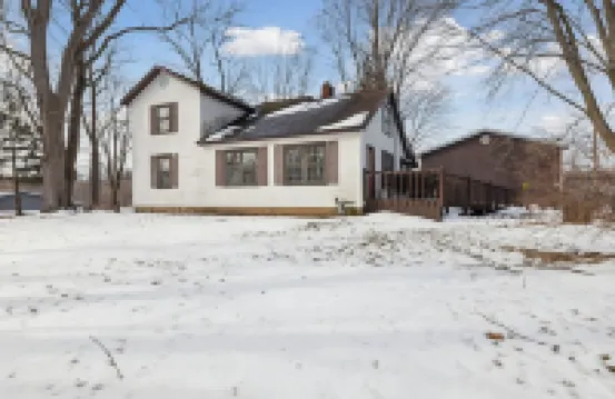 Cozy 2.5 Acres Farmhouse in Battle Creek whit hot tub