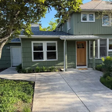 Spacious 5-Bedroom House in Eugene, Walking Distance to Campus, Hayward Field