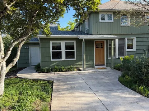 Spacious 5-Bedroom House in Eugene, Walking Distance to Campus, Hayward Field