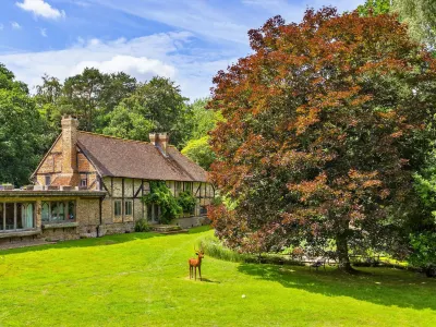 Sandhill Cottage with Hot Tub Hotel dekat St Giles Church