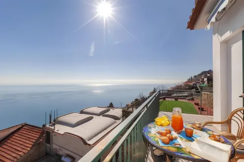 Between sky and sea, comfortable one-bedroom apartment with enchanting view in Ravello
