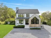 4-bedroom modern beach house in lovely Hampton Bays