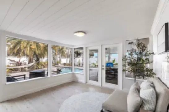 50 % Off 3 Br -Resort Like Villa Mins from Siesta Key- Heated-Pool & Hottub