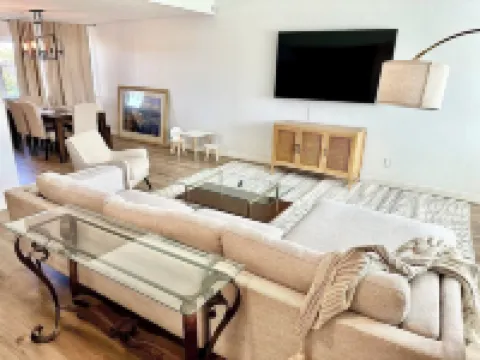 4BR/2.5BA House in Delightful Lancaster with WiFi, AC and Large Yard