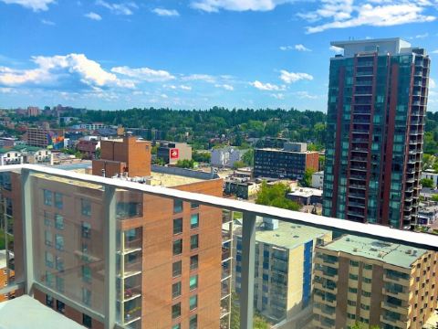 Calgary’s Downtown Haven - Free Parking