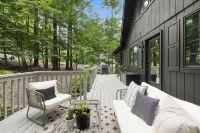 Charming, updated Cabin in The Hideout