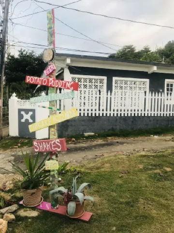 Back Packer’s Paradise Hotel a 