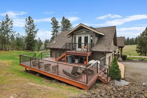 High-End Studio on Five Acre Estate with over 100 Five Star Reviews!
