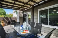 Heart of Pflugerville: Charming 4 BR Home w/Grill & Prime Location!