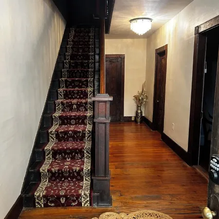 Spacious 5-bedroom pet friendly house with WiFi, AC in charming Oliver Springs