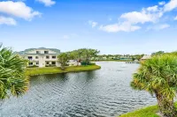 Beach Access 3-bedroom apartment in tranquil Jupiter, Pool, AC, Park, Wifi.
