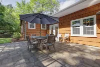 Cedar Cottage at Lake Guntersville Located a block from boat launch and park