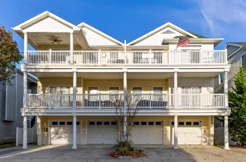 BBQ Grill and Outdoor Shower with Modern Kitchen - Beautiful Coastal Haven
