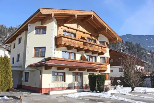 Attractive Holiday Home in Kaltenbach on the Ski Slope - 3 estrellas