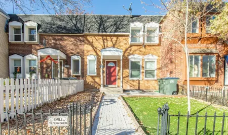 NEW Cozy Renovated Townhome | 25 min to Denver