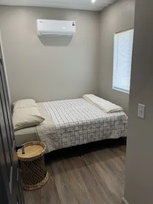 Villa Mysa-A Cozy Container Stay! Các khách sạn ở Lindsborg