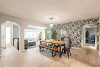 The Vibehouse - Heated Saltwater Pool!