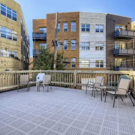 Beautiful Roscoe Village/Hamlin Park 4 bed 3 bath.