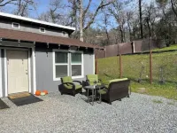 Cozy Guesthouse on 5 acres Hooverville Orchards附近的飯店