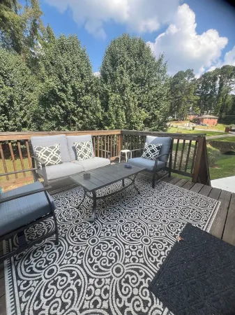 Entire Home, Minutes to Atlanta!